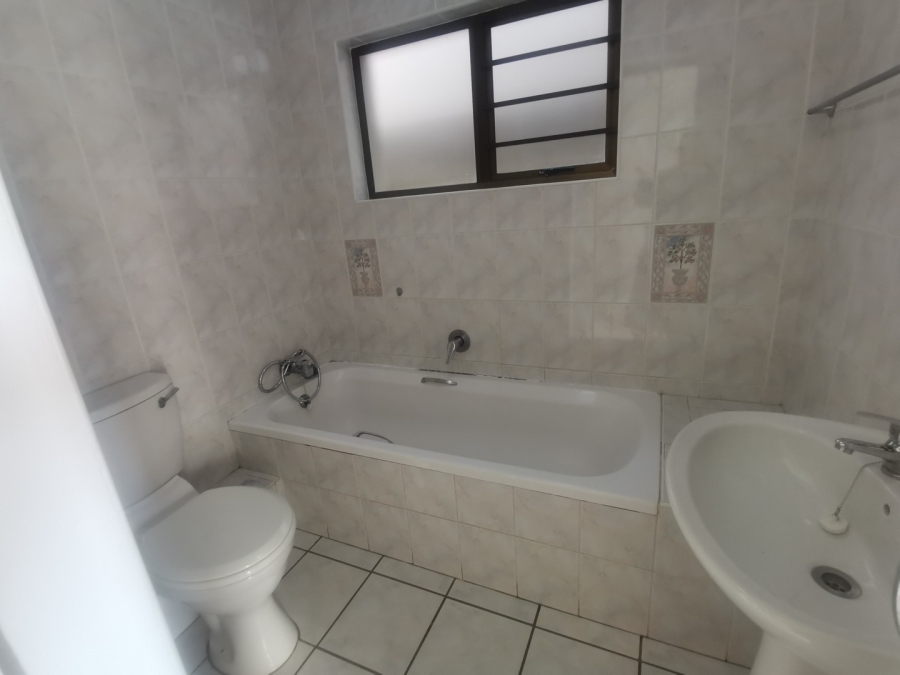 To Let 3 Bedroom Property for Rent in Blue Bend Eastern Cape